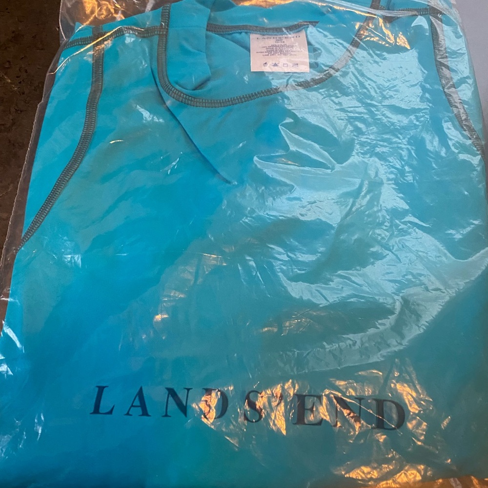 Lands' End women’s Rash Guard Aqua Blue long sleeve shirt. NWT. MP
